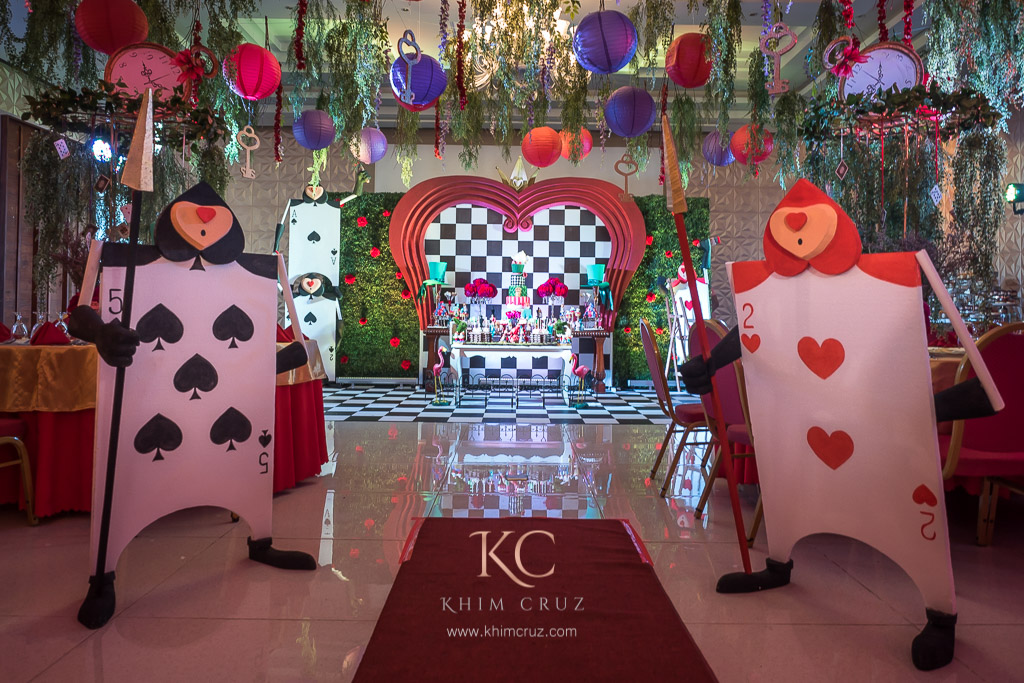 alice in wonderland birthday dessert table perspective queen