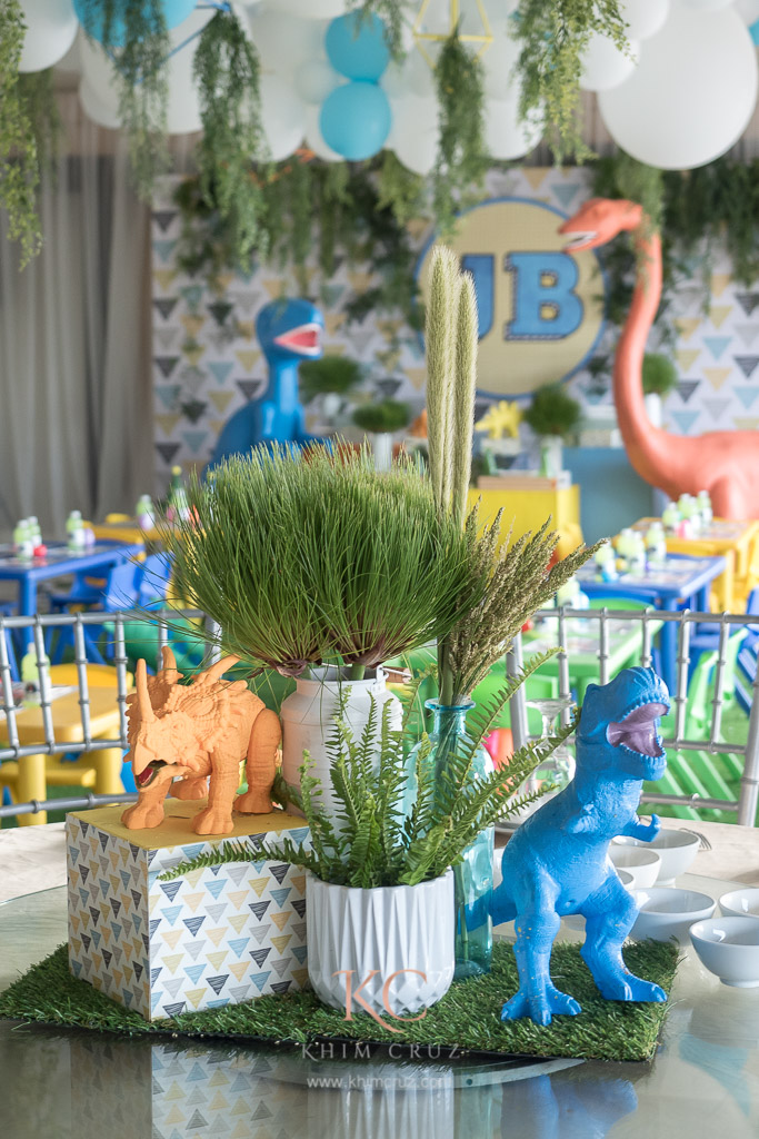 dinosaur children birthday table centerpiece