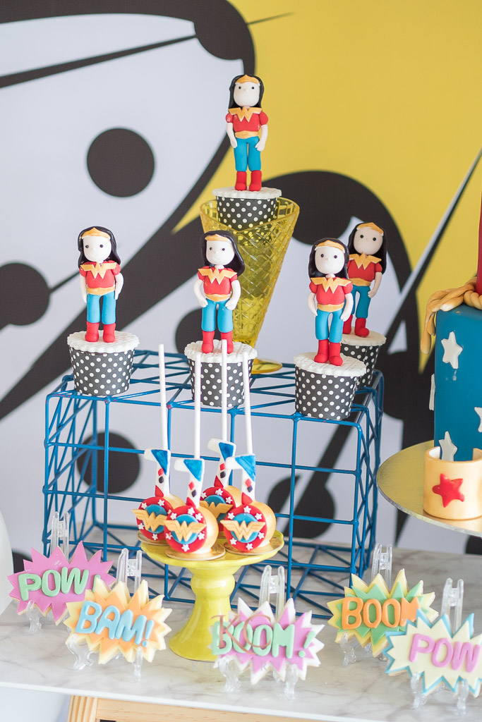 wonder woman superhero girls cupcakes cookies