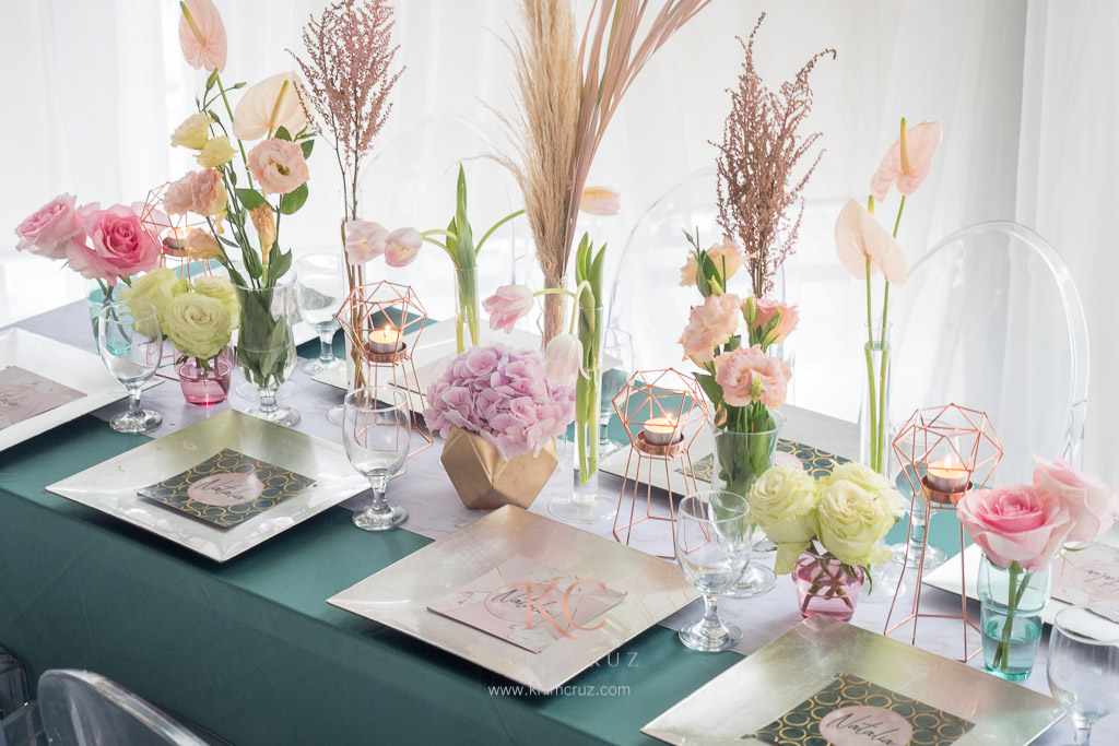modern and unconventional palm springs table centerpiece