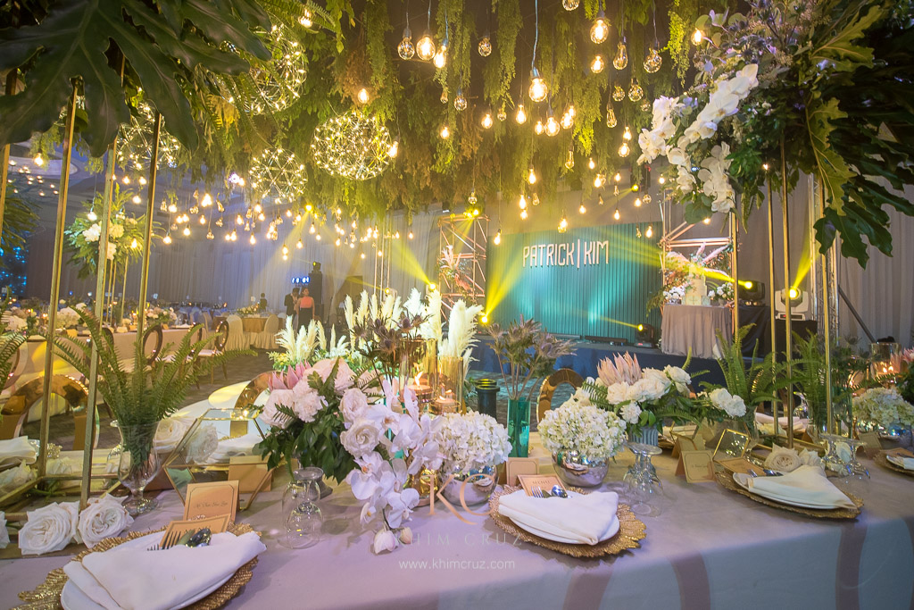 chic industrial wedding floral presidential table by Khim Cruz