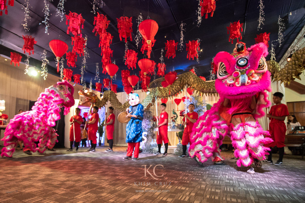 traditional lion and dragon dance chinese lanterns
