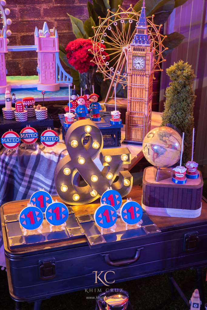 paddington bear table centerpiece