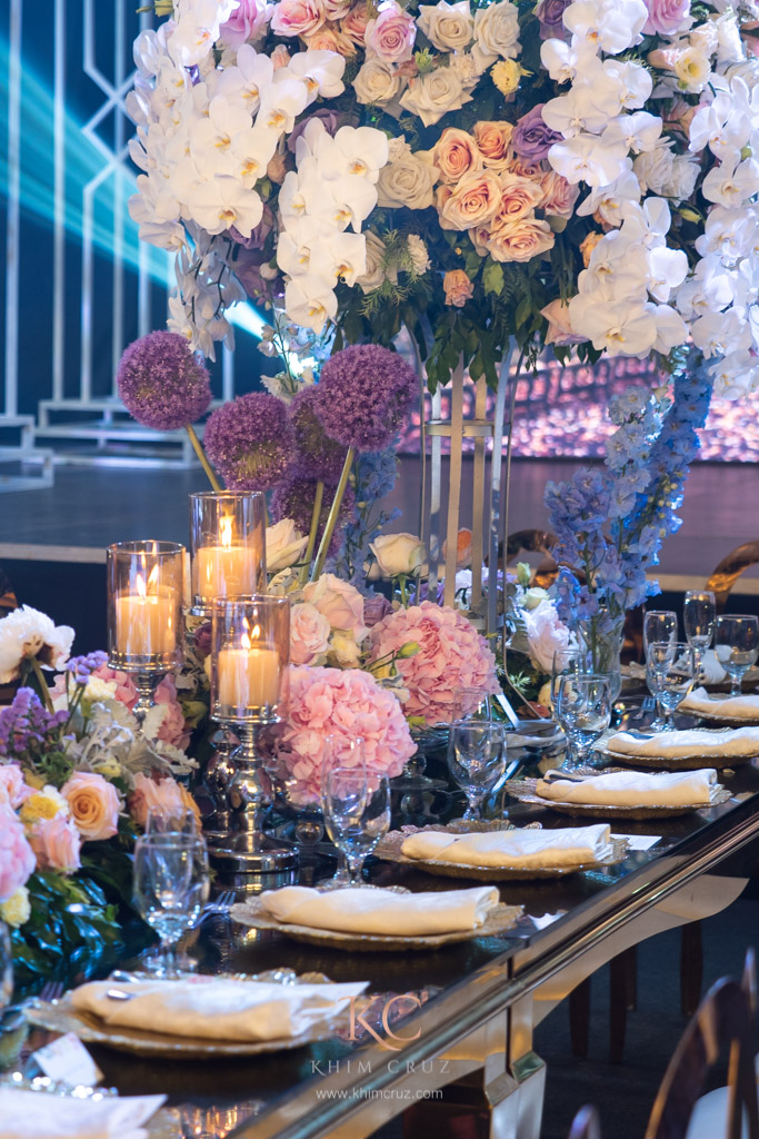 Spring season in Central Park New York inspired wedding presidential table floral details