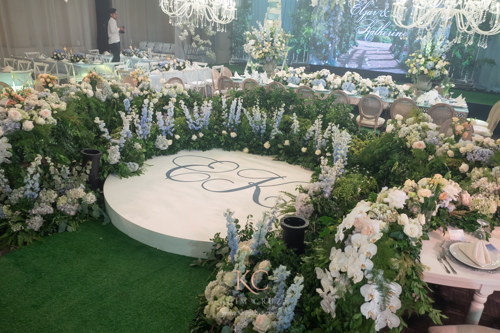 Gardens of Provence inspired wedding table floral design by Khim Cruz