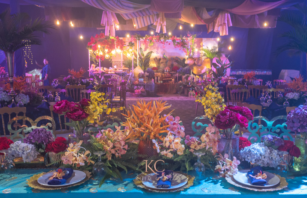 Aladdin movie themed kids birthday head table floral design by Khim Cruz