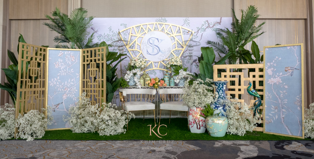 Chinoiserie themed wedding photowall