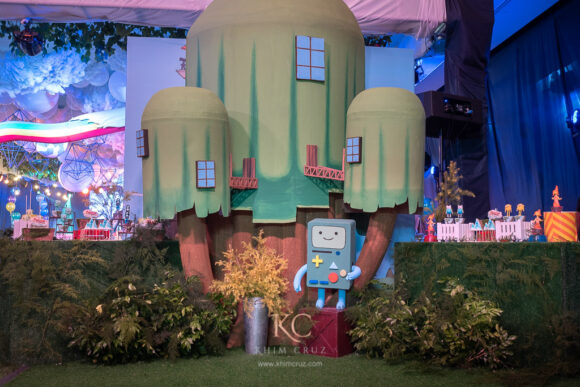 Adventure Time Tree Fort dessert table setup