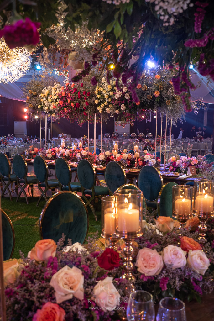 Autumn feel wedding head table floral design