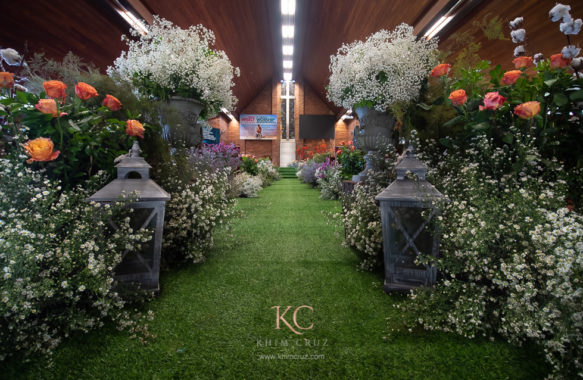 Garden feel wedding ceremony