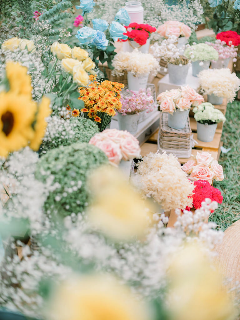 dreamy picnic pre-wedding photoshoot setup floral details by Khim Cruz