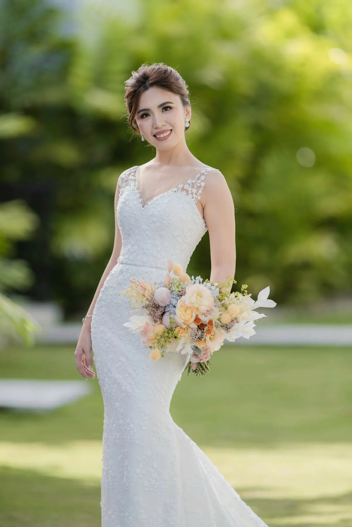 Patrica with her bridal bouquet by Khim Cruz