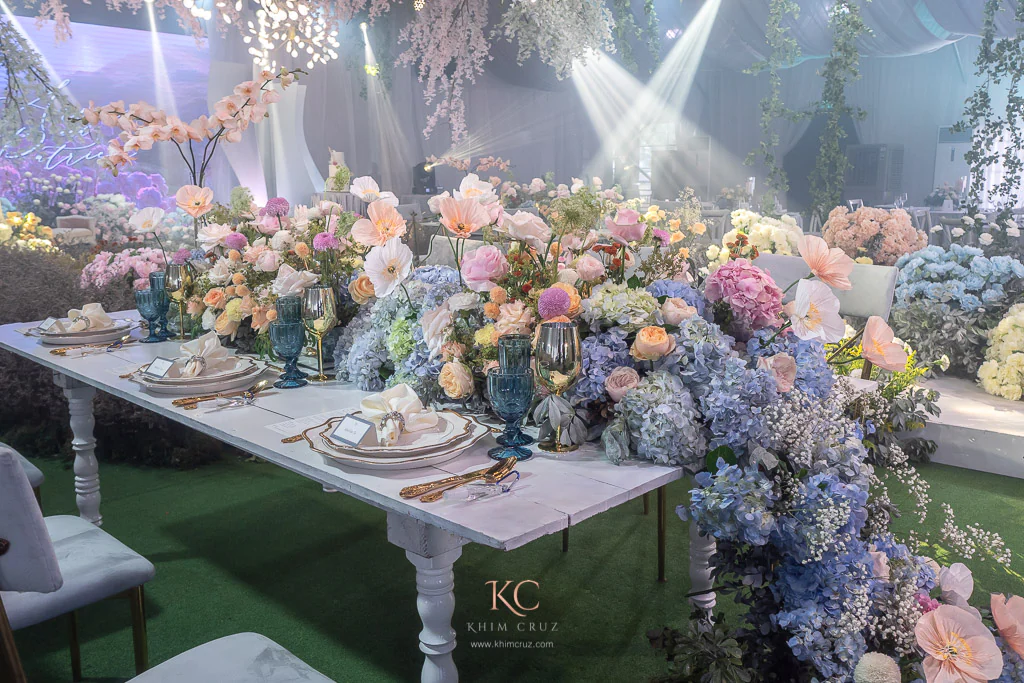 a modern-feel garden themed wedding reception table centerpiece for Arvin and Patricia by event stylist Khim Cruz