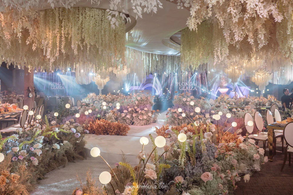 elegant wedding reception of Plong and Glaiza curvy floral reception pathway