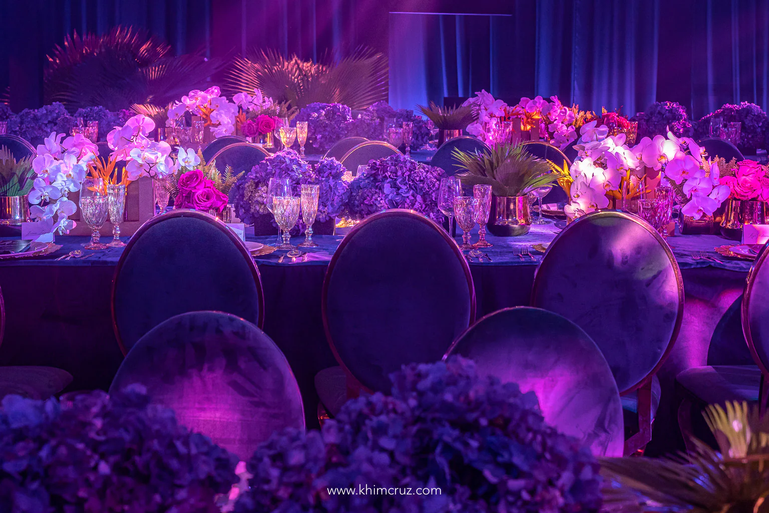 modern tropical awards night gala floral tablescape table setting by Khim Cruz