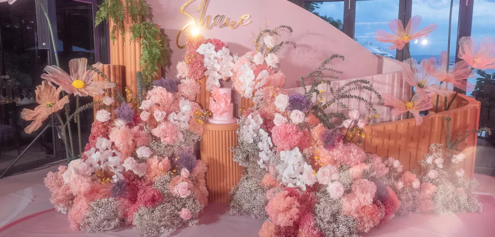 chic soiree floral art backdrop for Shanes 40th birthday flower design by Khim Cruz