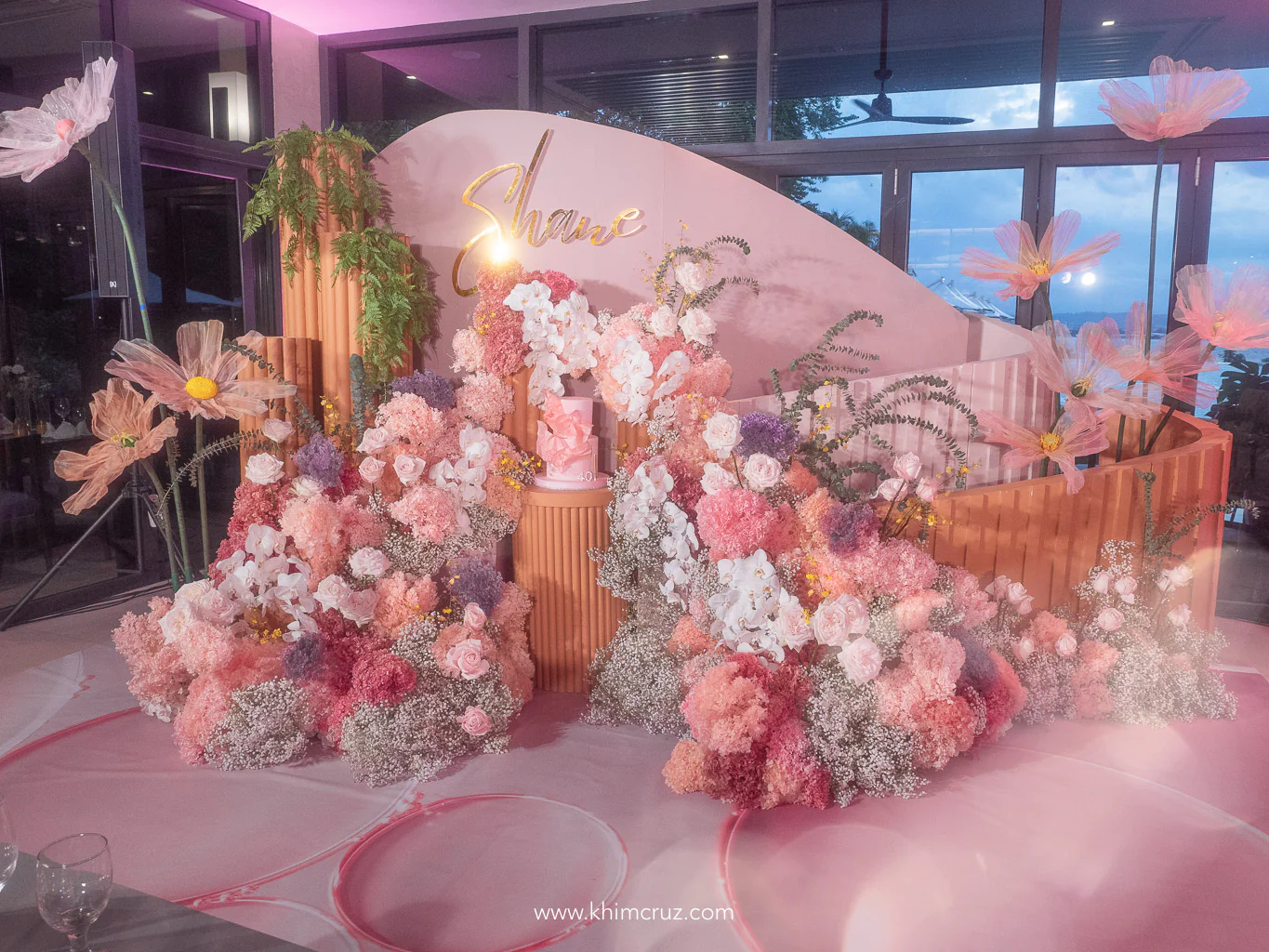 chic soiree floral art backdrop for Shanes 40th birthday flower design by Khim Cruz