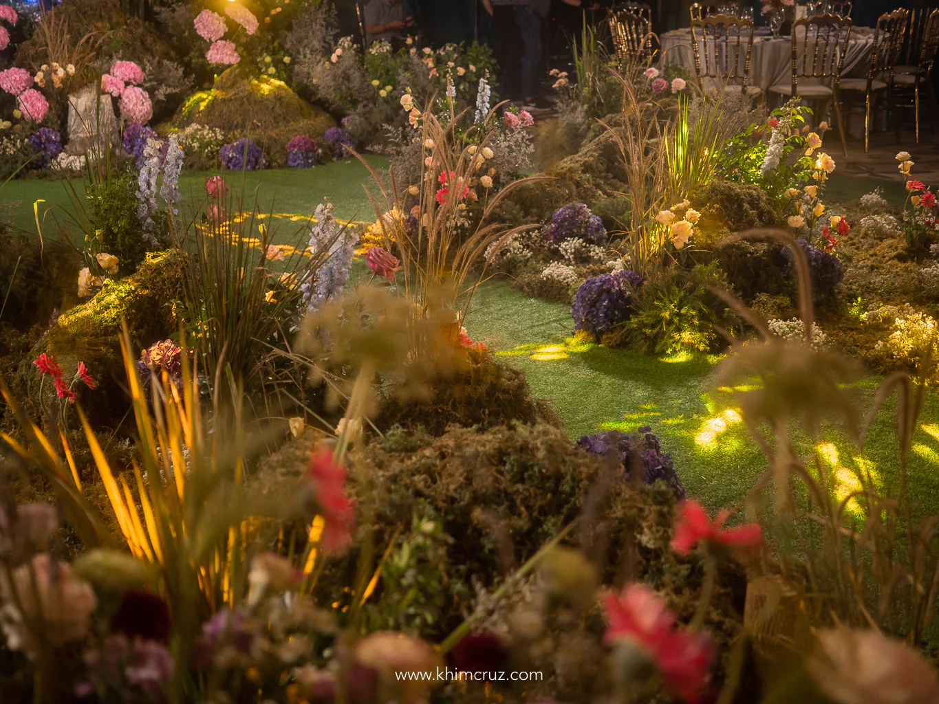 a walkway inspired by a meadow of mossy green mounds with accent florals that guide guests