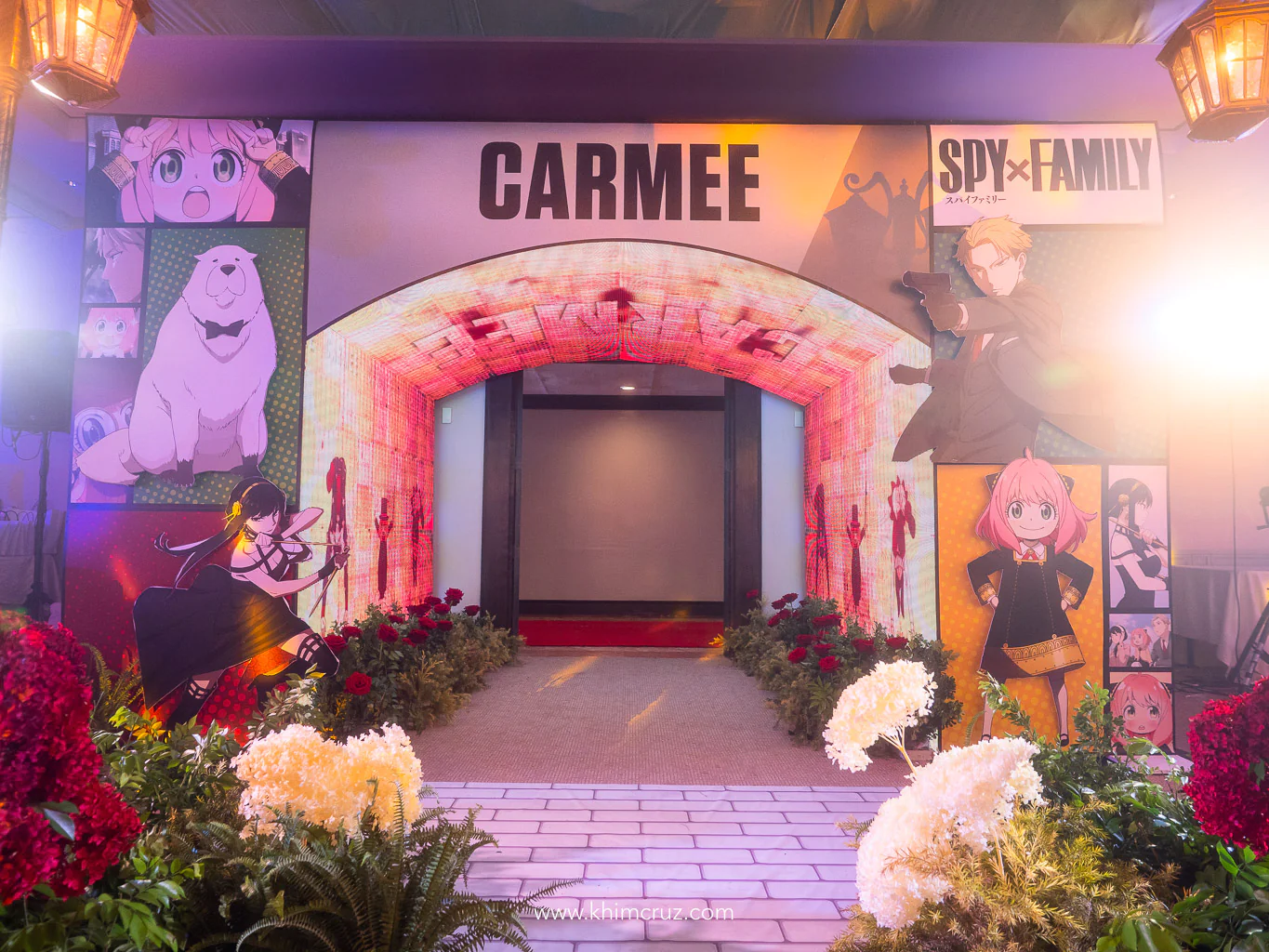 curved animated LED wall tunnel design for spy x family birthday party