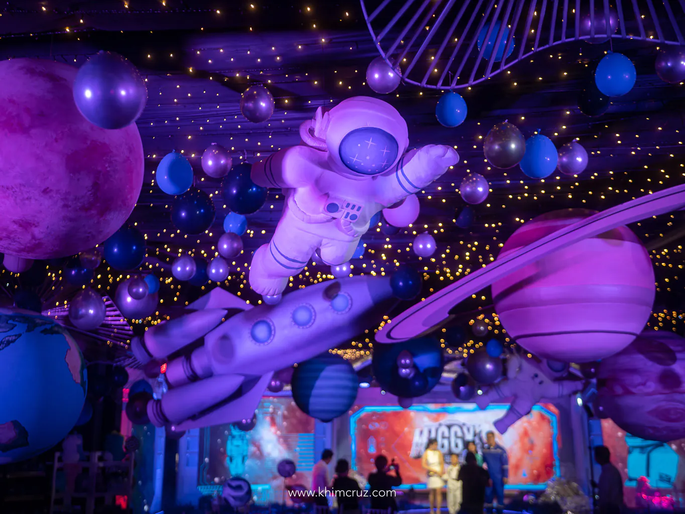 Astronaut walk amongst planet and stars on a space-themed kid's birthday party