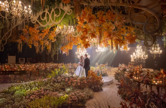 blend of spring and autumn Art Nouveau-infused wedding