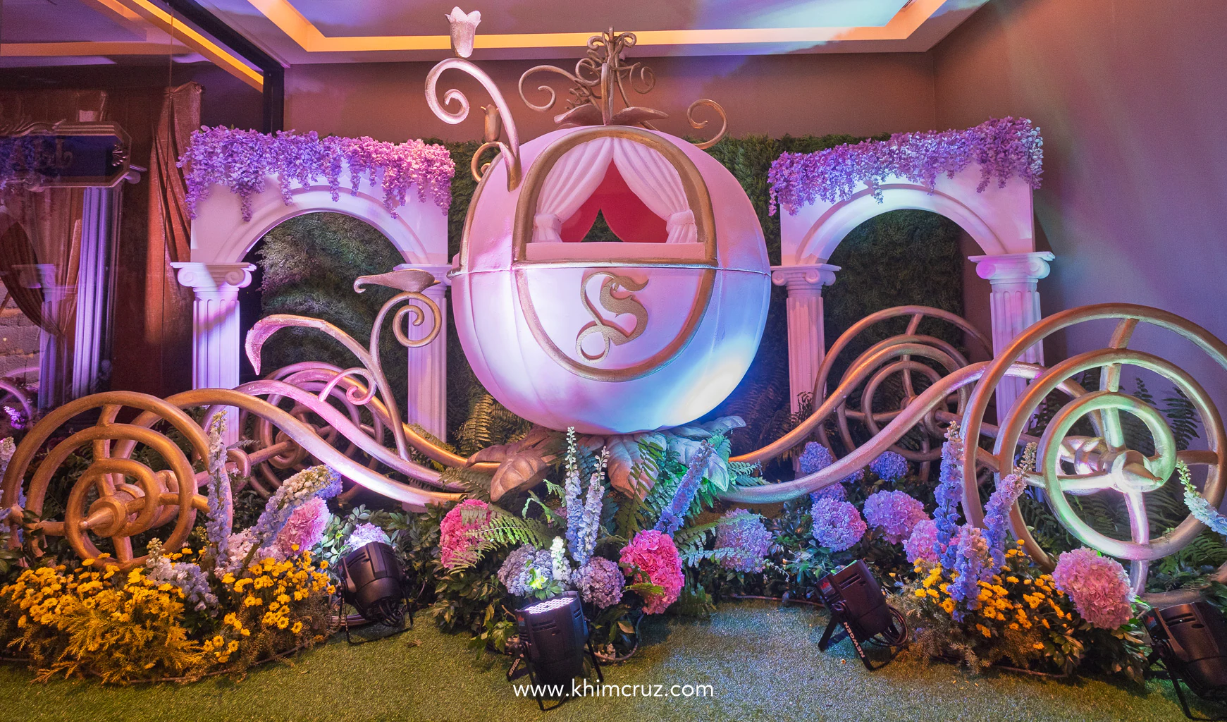 carriage welcomes each guest upon arrival for this Disney princess themed celebration