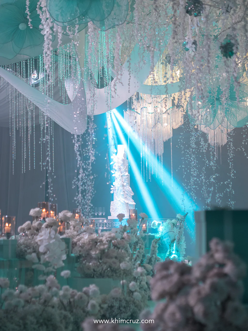 white Tiffany-inspired cake