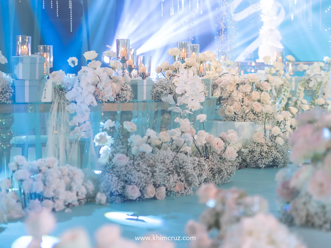 white floral arrangements graced the tables for Hiro and Jhazmin Tiffany-inspired wedding