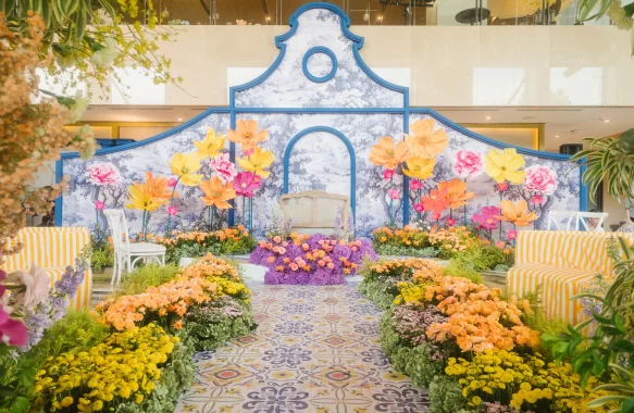 A Lake Como dream brought to life at TJ & Ruth’s wedding ceremony, where bold blooms met timeless villa elegance