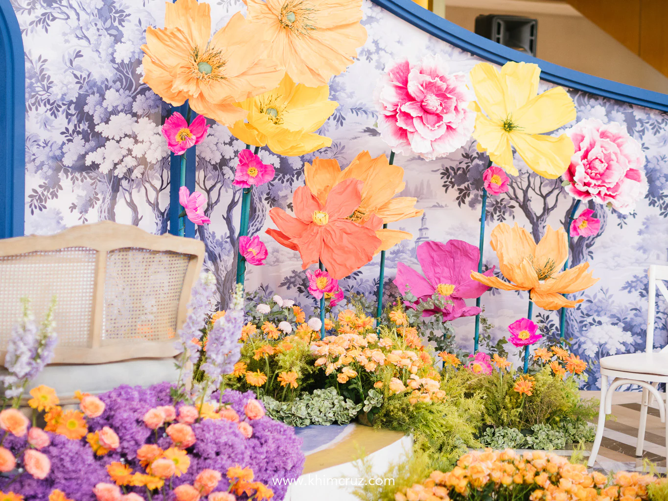 A wedding ceremony bursting with bold color and classic Italian touches—Lake Como, the #styledbyKhim way