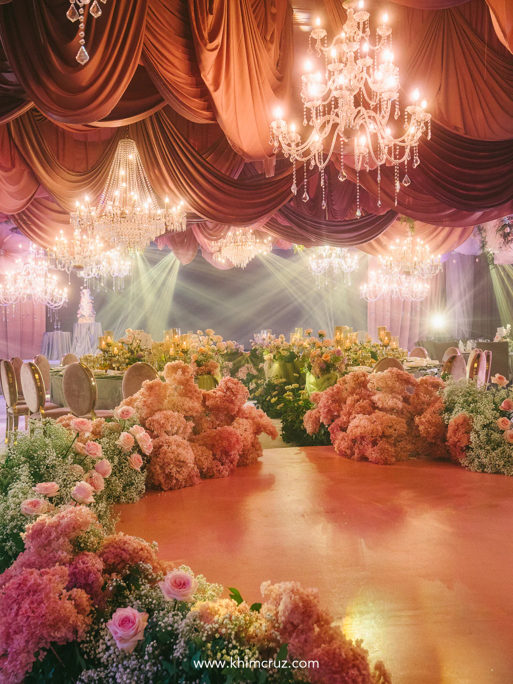 A wedding reception where every element bloomed with vintage love