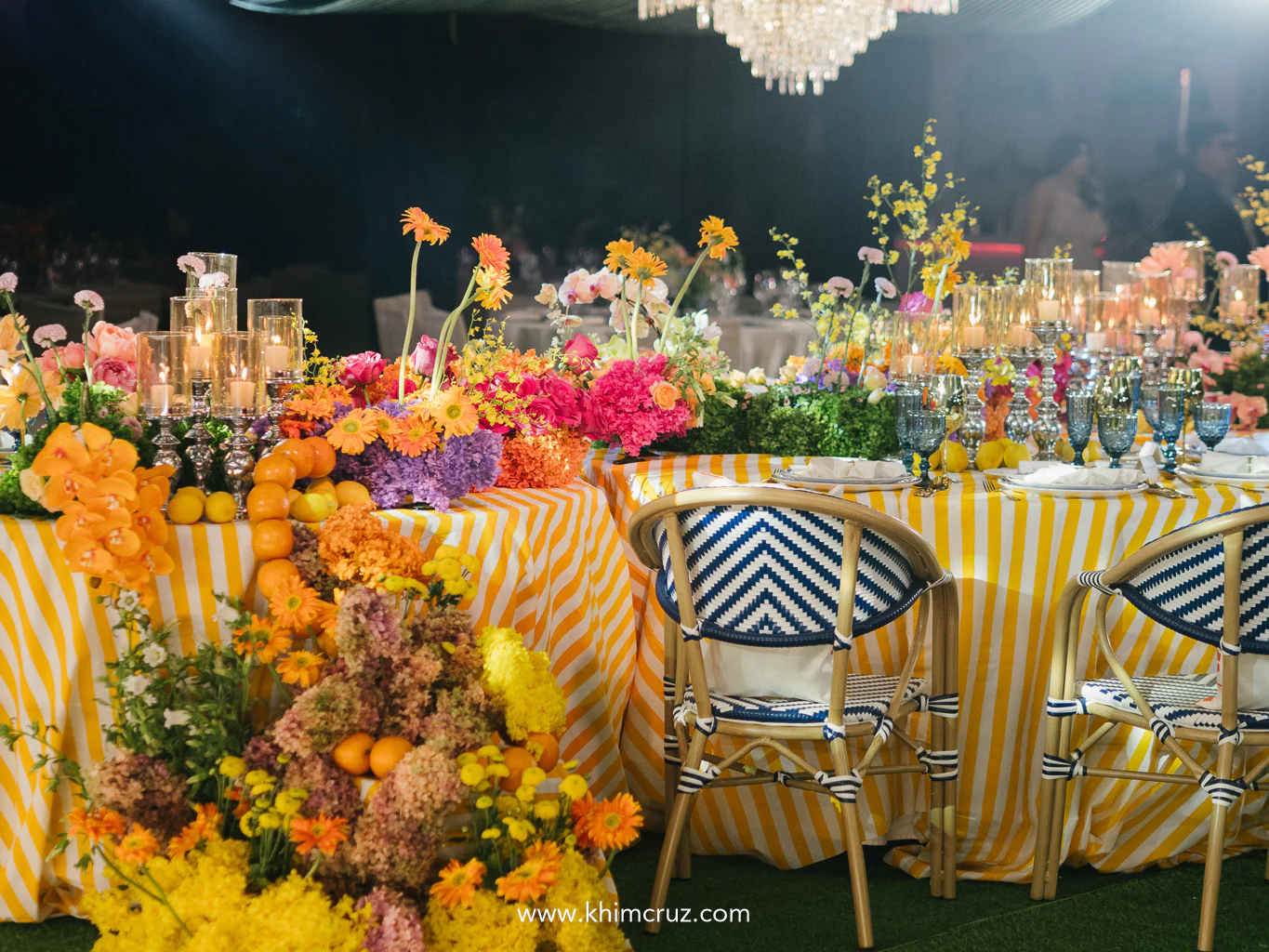 Lush florals and zesty touches made this wedding reception feel like a lakeside getaway