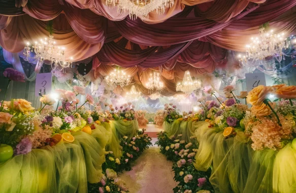 Vintage elegance filled every corner of Bill & Doreen’s wedding reception dreamscape