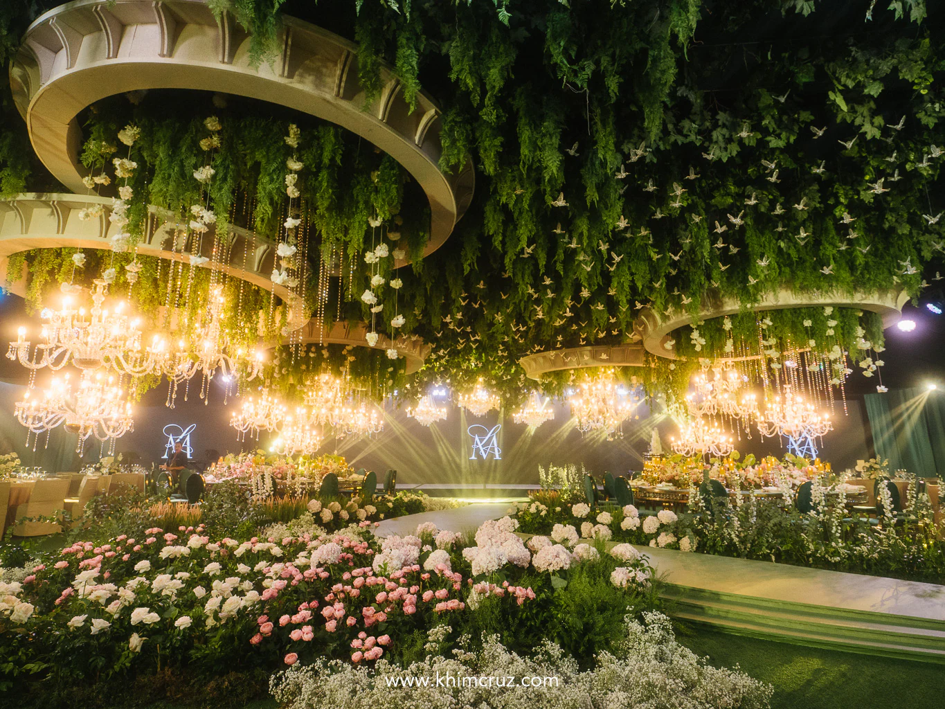 Where nature and nostalgia meet—this wedding reception was pure romance