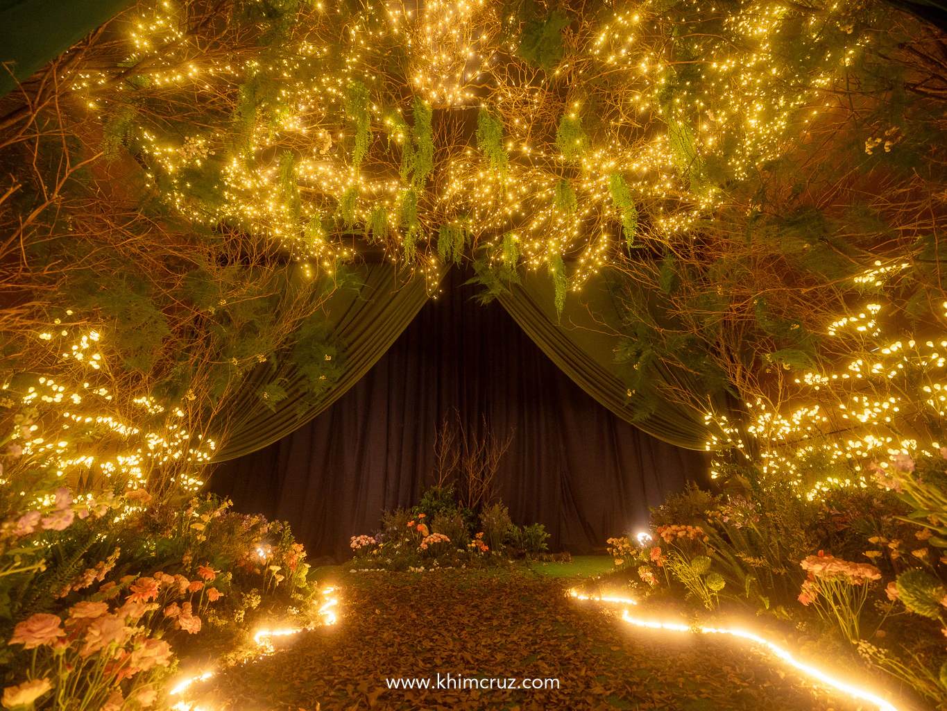 Willow”-inspired tunnel wrapped every guest in a spellbound lights