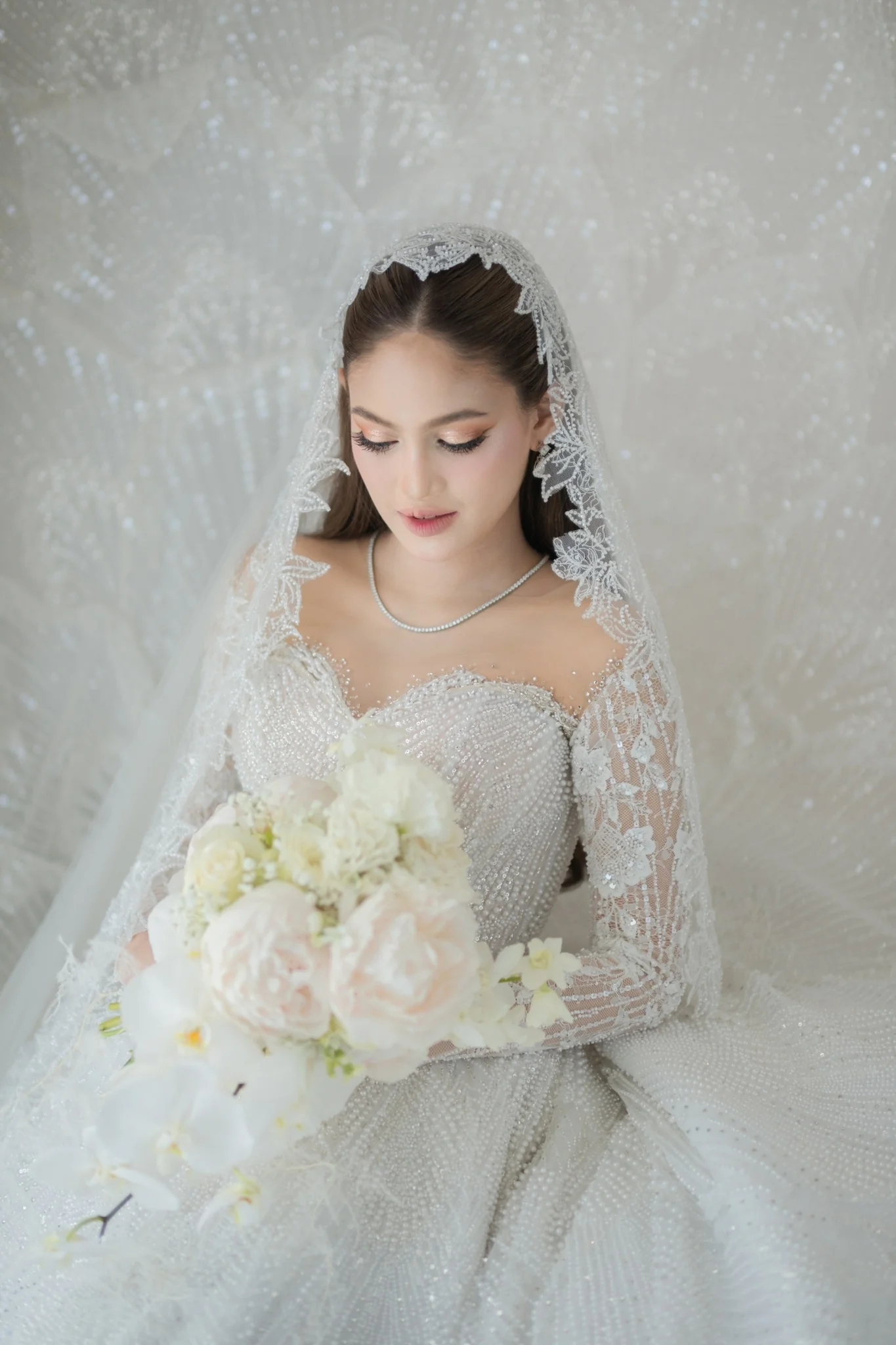 cloud-dancer-bride-white-peony-bouquet-lace-veil-khim-cruz-davao-wedding
