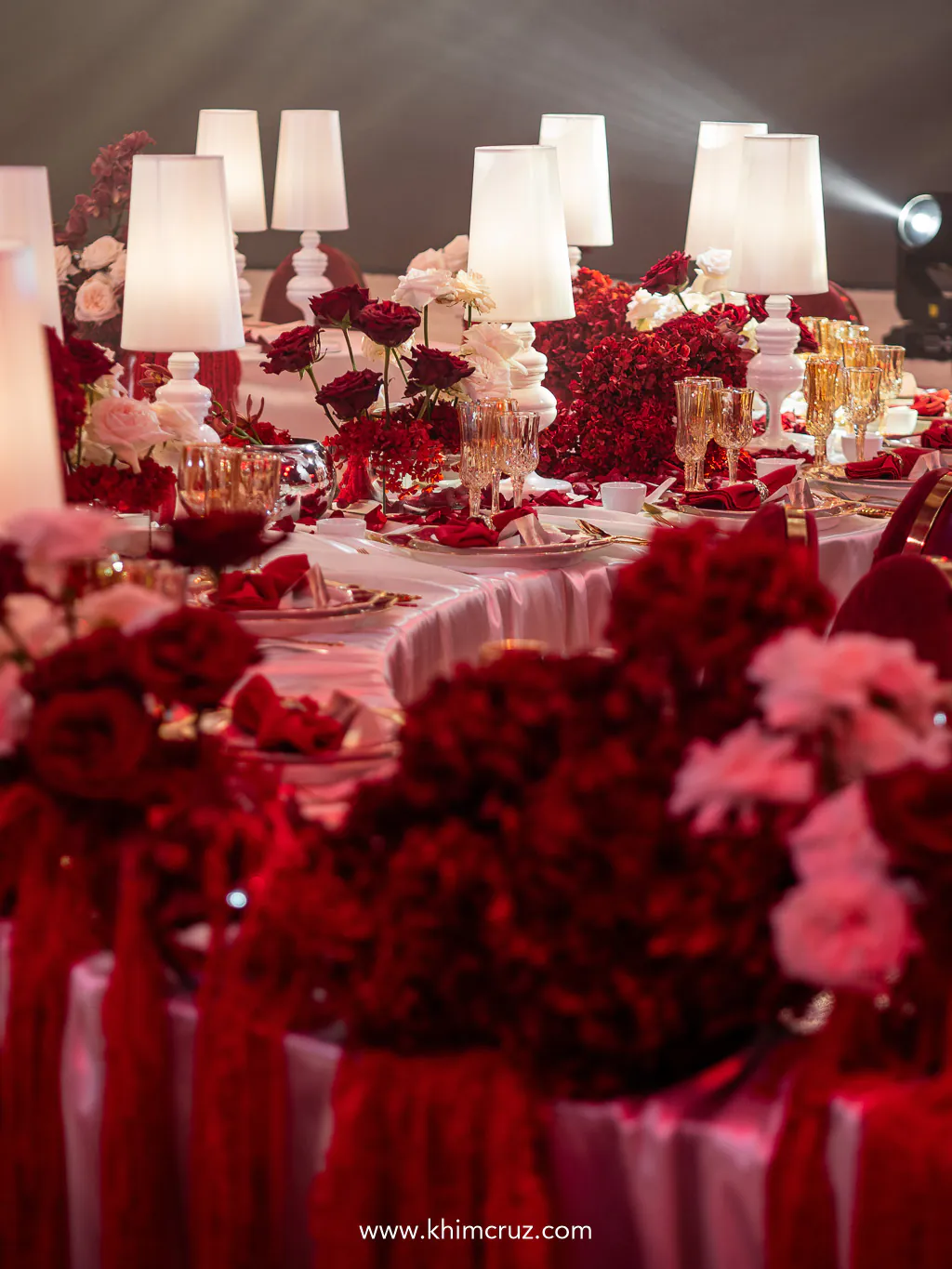 red-floral-wedding-table-centerpiece-white-lamps-khim-cruz-davao