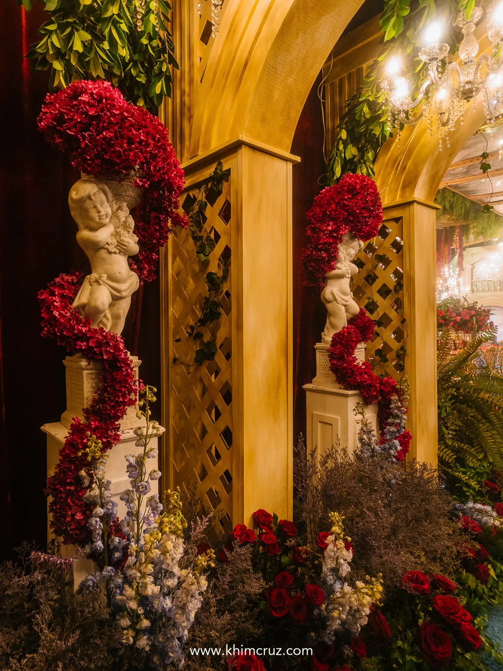 renaissance-debut-english-garden-walkway-cherub-statues-red-hydrangea-khim-cruz