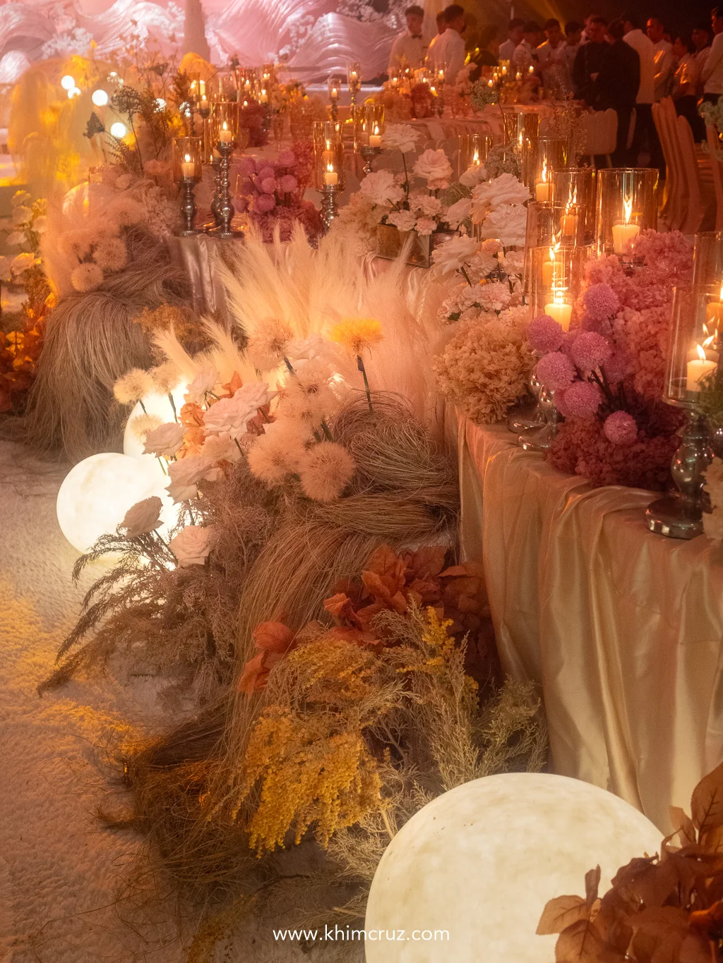 sunrise-themed-wedding-reception-floral-tablescape-pampas-candles-khim-cruz