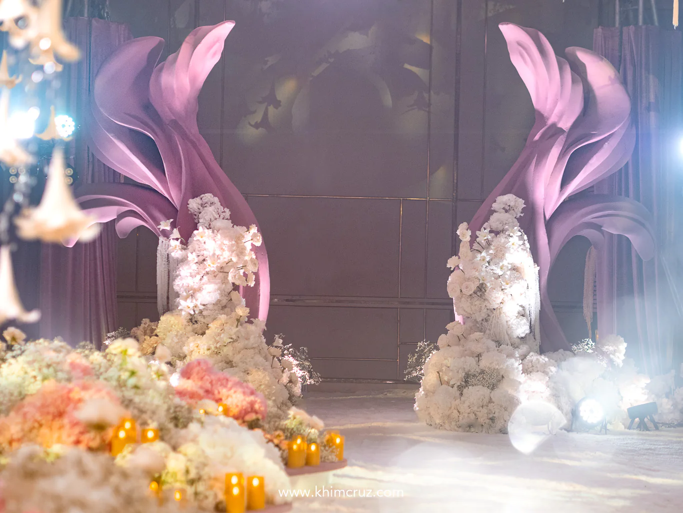 white-old-rose-floral-arch-columns-oriental-wedding-backdrop-khim-cruz-davao
