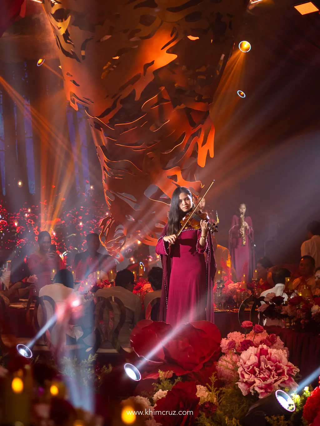 oriental-wedding-reception-violinist-suspended-ceiling-installation-khim-cruz