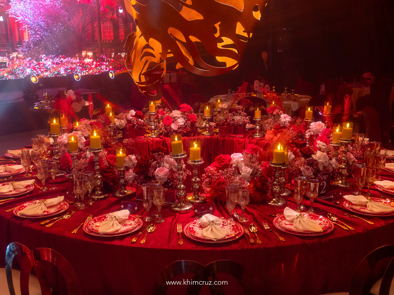 oriental-wedding-table-centerpiece-red-roses-candles-gold-khim-cruz-davao